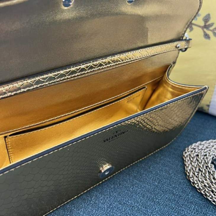 Picture of Valentino Handbags _SKUfw162787902fw